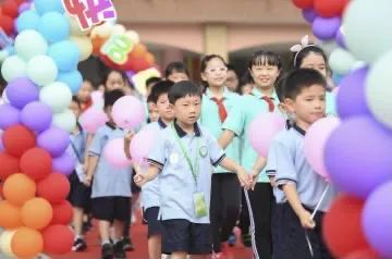 这里告诉你，什么是“诗意童年”