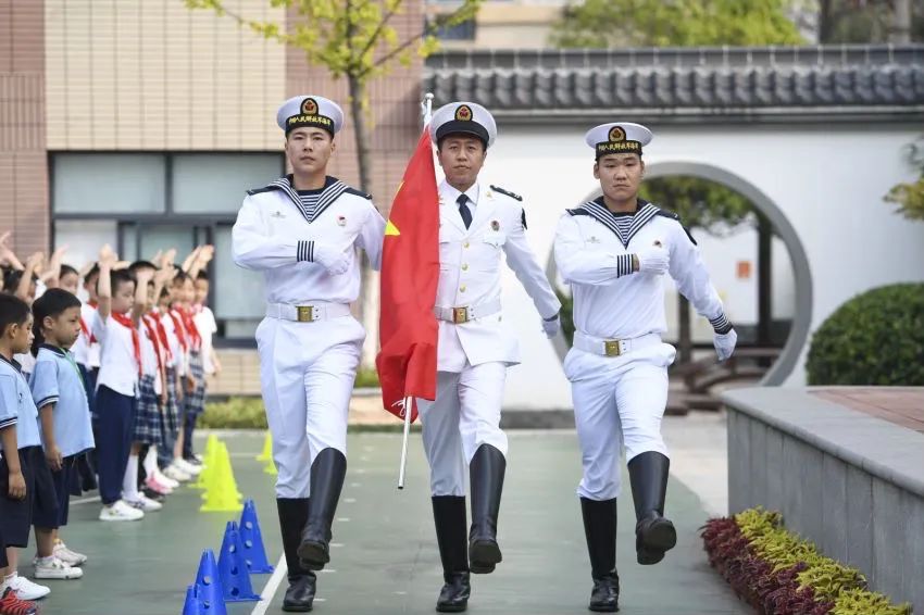 这里告诉你，什么是“诗意童年”