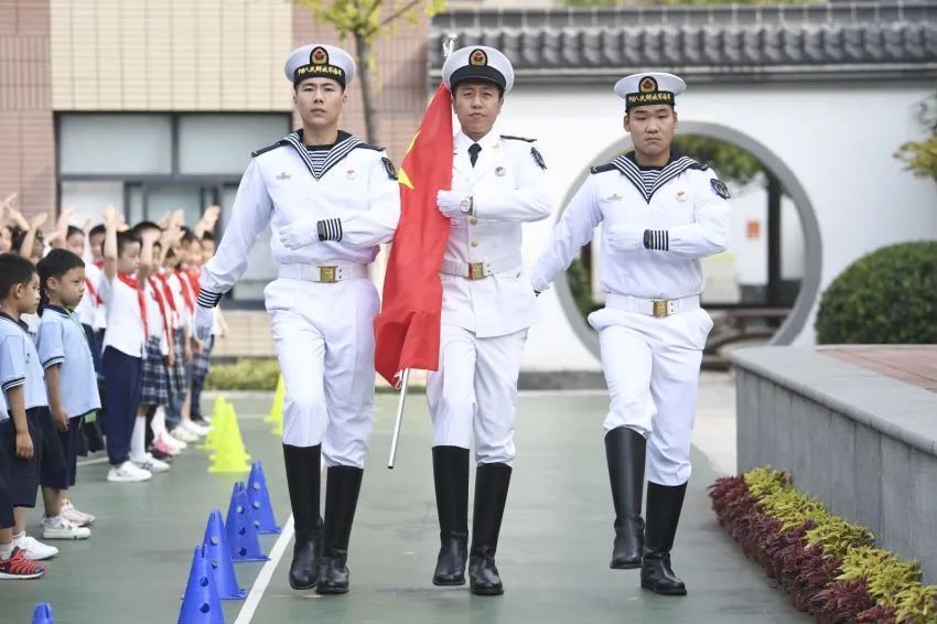 这里告诉你，什么是“诗意童年”