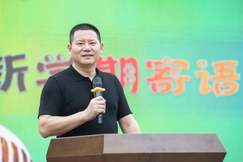 这里告诉你，什么是“诗意童年”