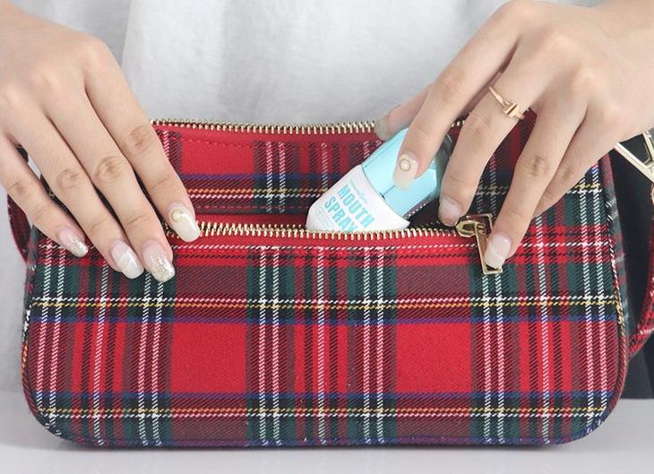 喷一喷顽固口臭祛除了，连打嗝都是香飘飘的