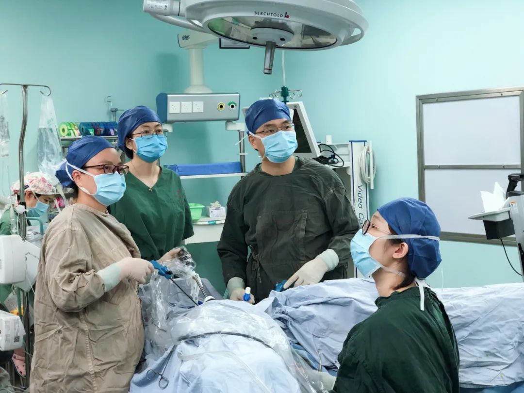 【专家在身边】查出恶性肿瘤后“万念俱灰”！她没想到，医生用微创手术搞定了它……