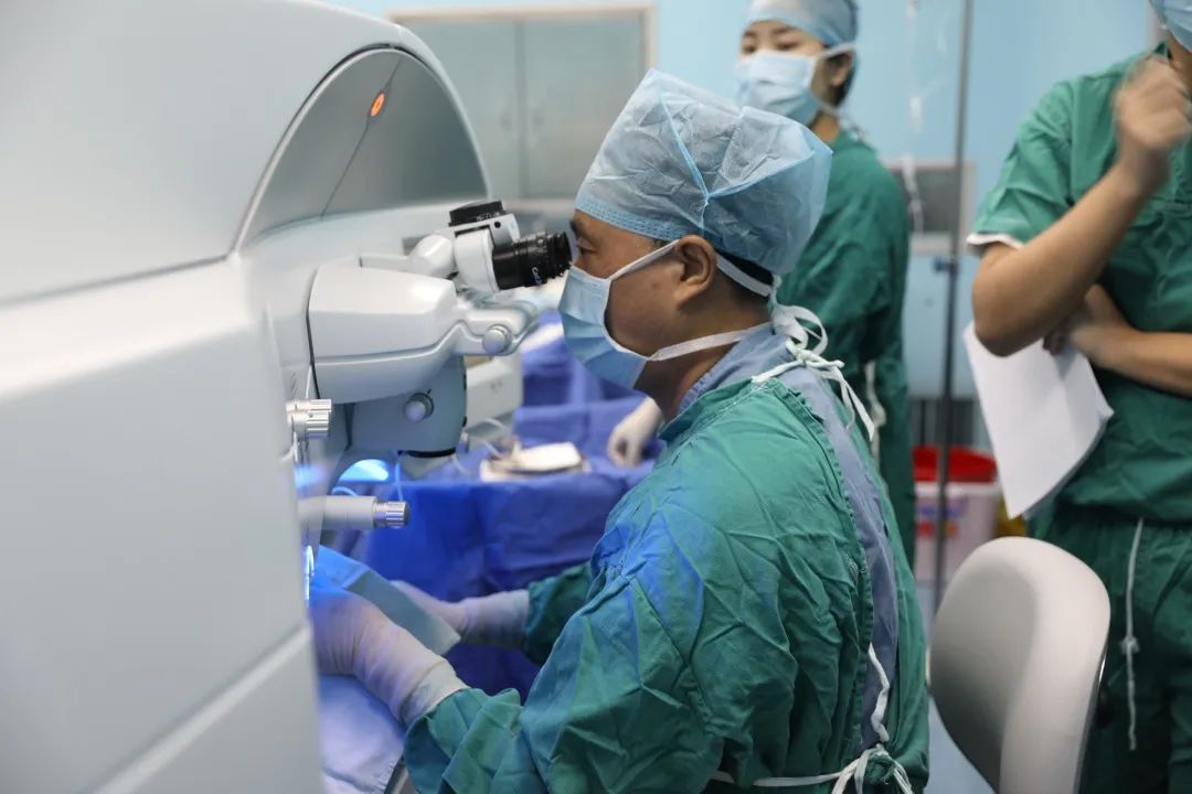 近视患者福音!全飞秒激光手术设备入驻衢江……