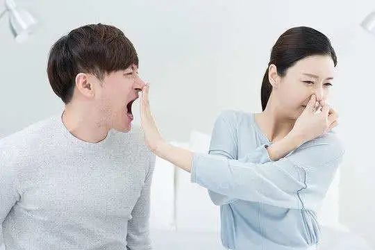 用这款神奇的专利牙膏刷一刷，3分钟KO细菌，老牙垢瞬间溶解，老黄牙不见了，多年的口臭都消失了，牙医强烈安利