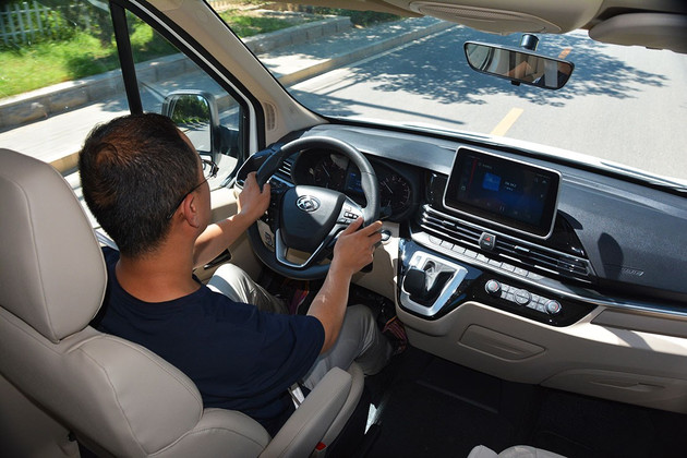 上汽大通maxusv90最新款,上汽maxusv90轻客自动挡