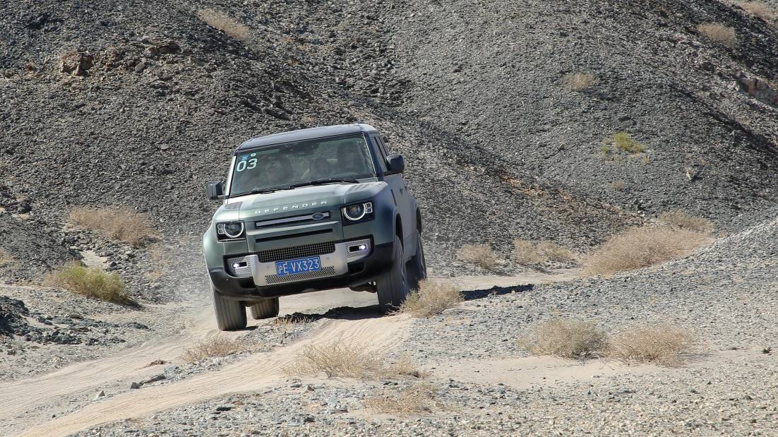 没大梁的卫士还能越野吗,越野感十足全新路虎卫士实车