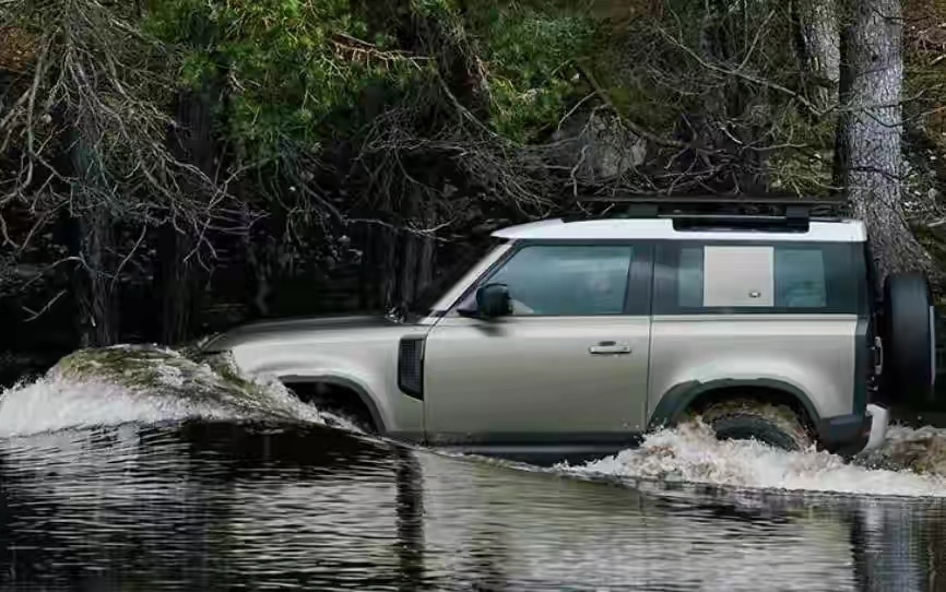 没大梁的卫士还能越野吗,越野感十足全新路虎卫士实车