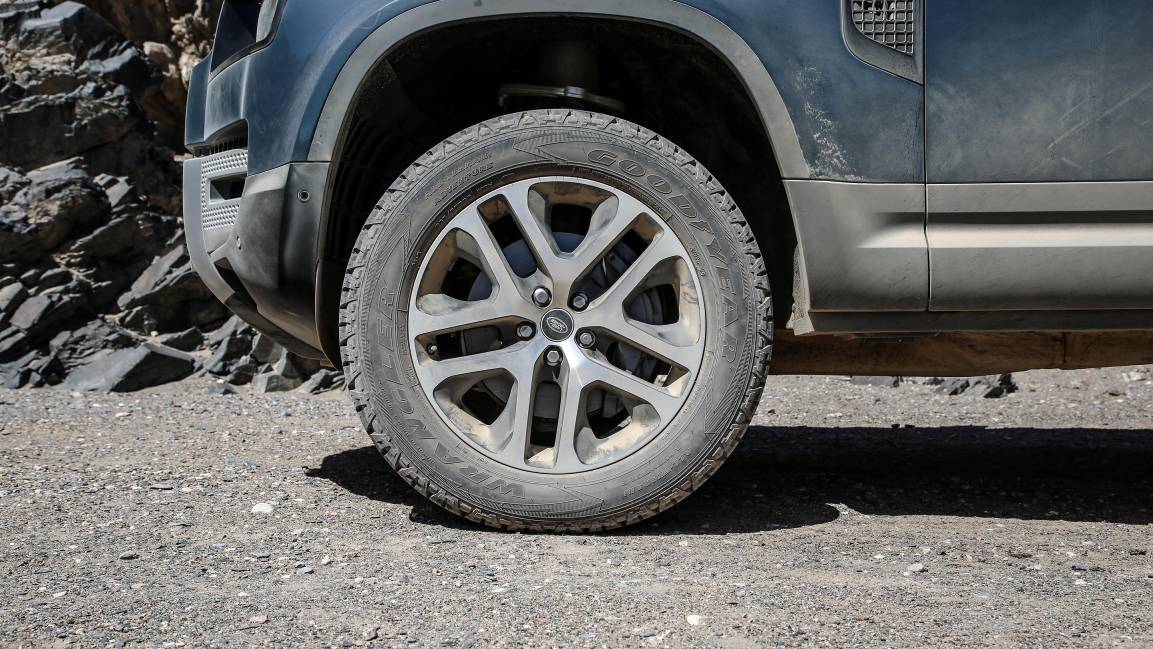 没大梁的卫士还能越野吗,越野感十足全新路虎卫士实车