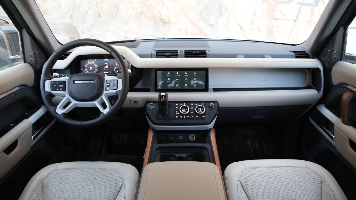 没大梁的卫士还能越野吗,越野感十足全新路虎卫士实车