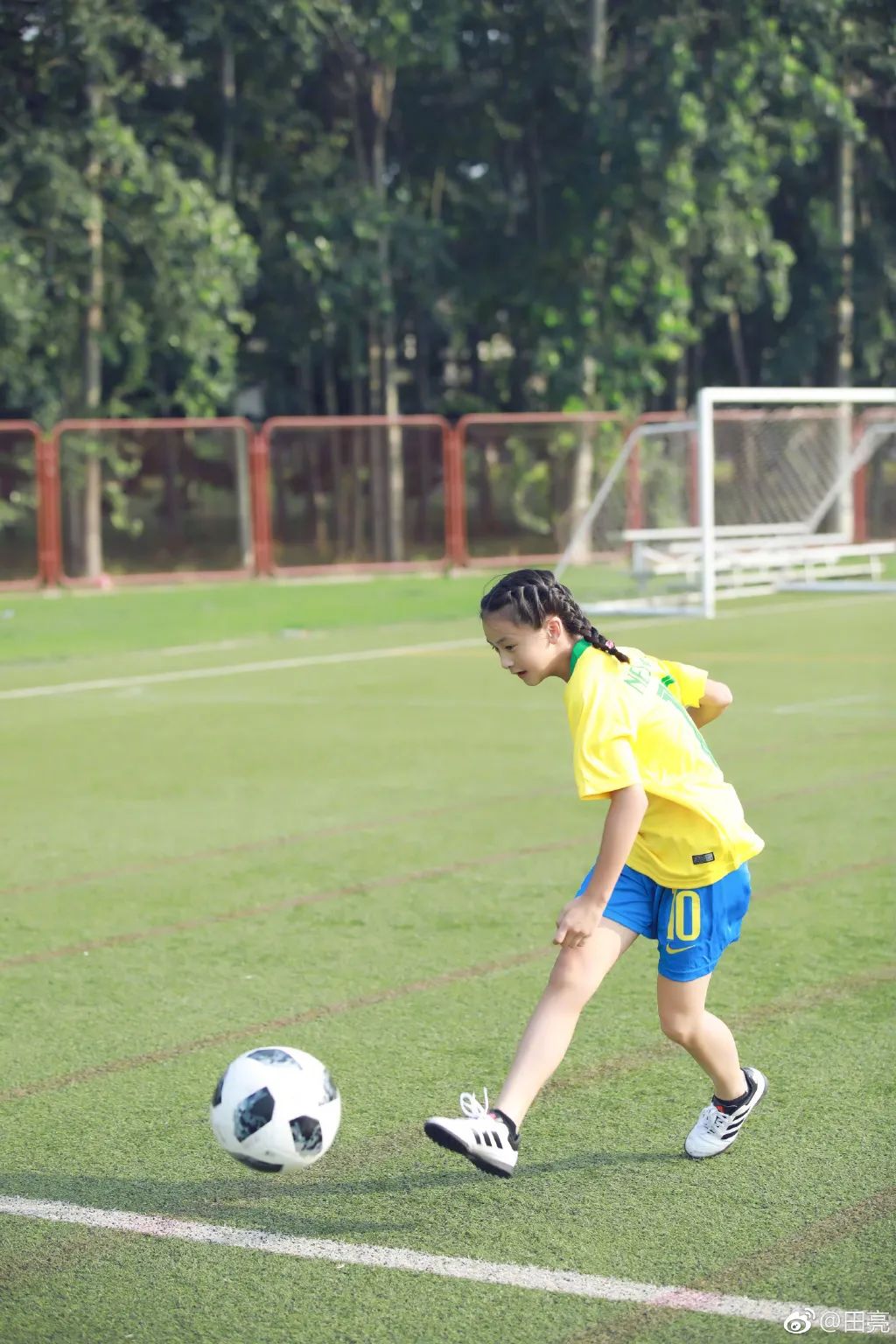 健身女孩走红,美少女健身最火视频