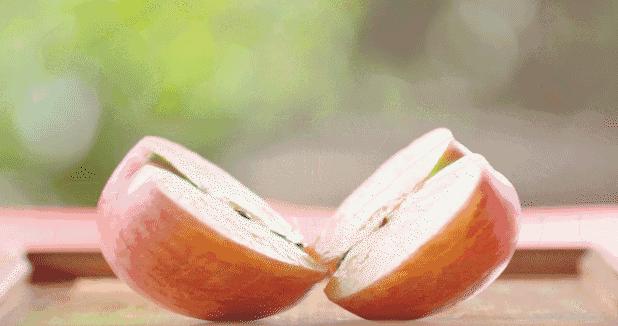 60岁没眼袋方法,教你一招去眼纹