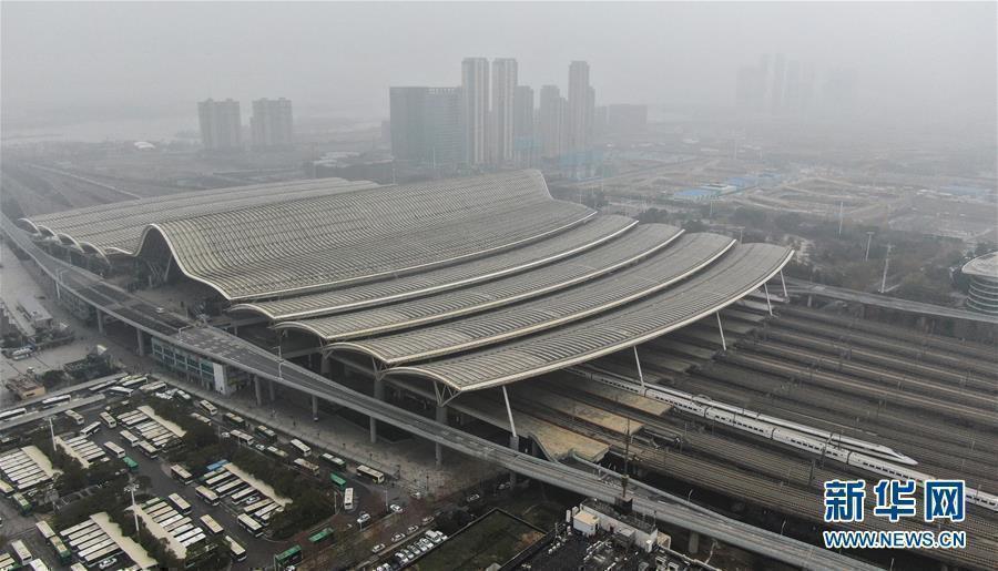 人民日报刊发中国抗击新冠肺炎疫情全纪实：同舟共济战“疫”记