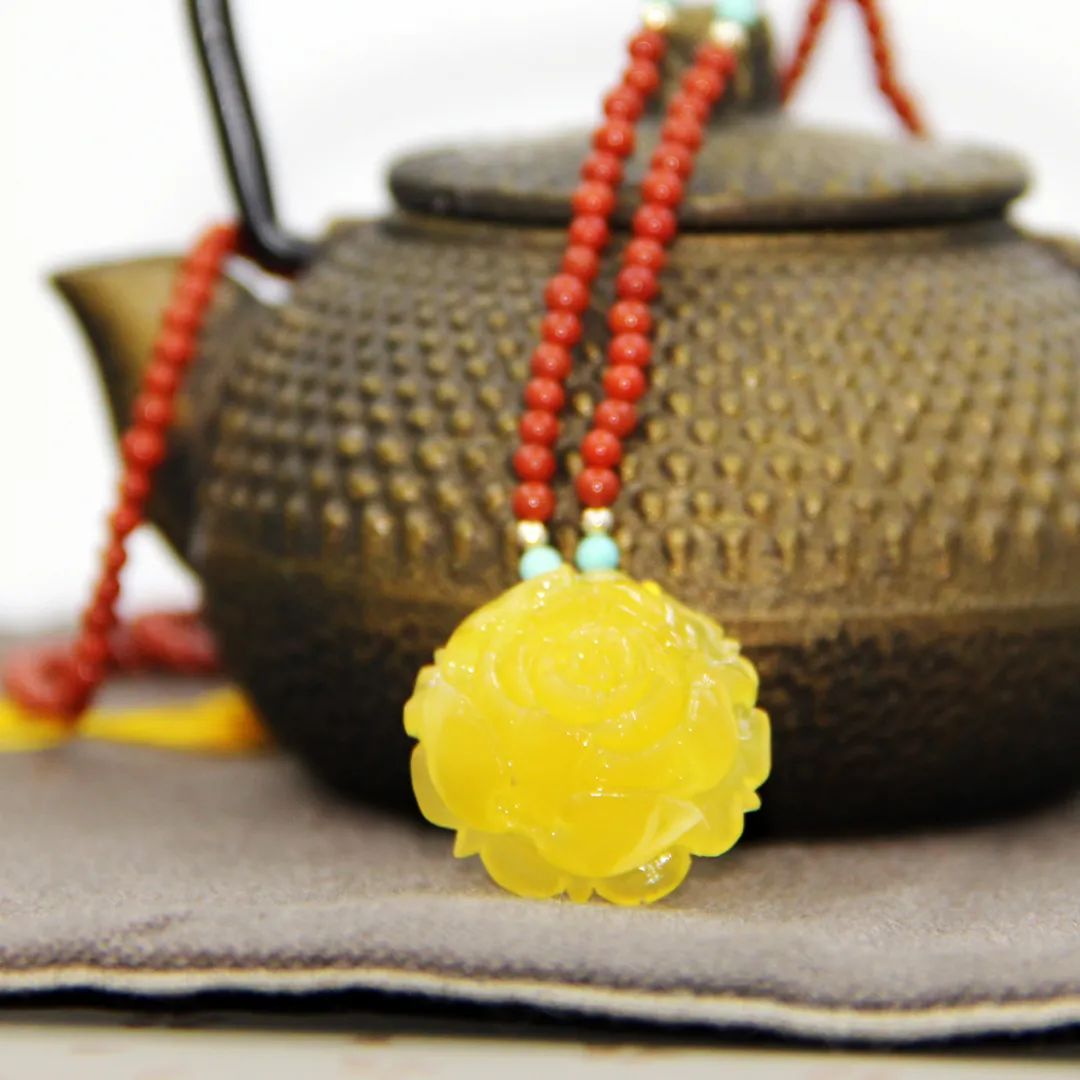 天然琥珀里的蜜蜡,天然琥珀蜜蜡是什么样的