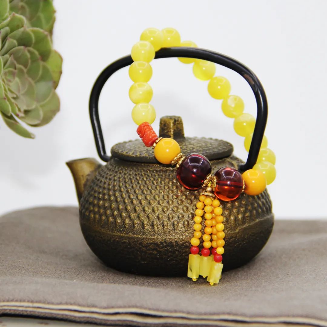 天然琥珀里的蜜蜡,天然琥珀蜜蜡是什么样的