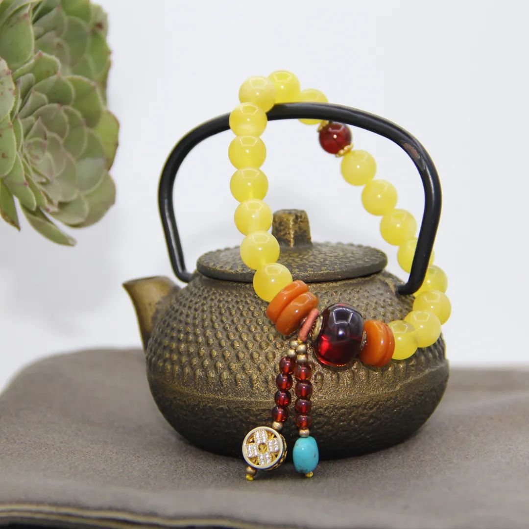 天然琥珀里的蜜蜡,天然琥珀蜜蜡是什么样的