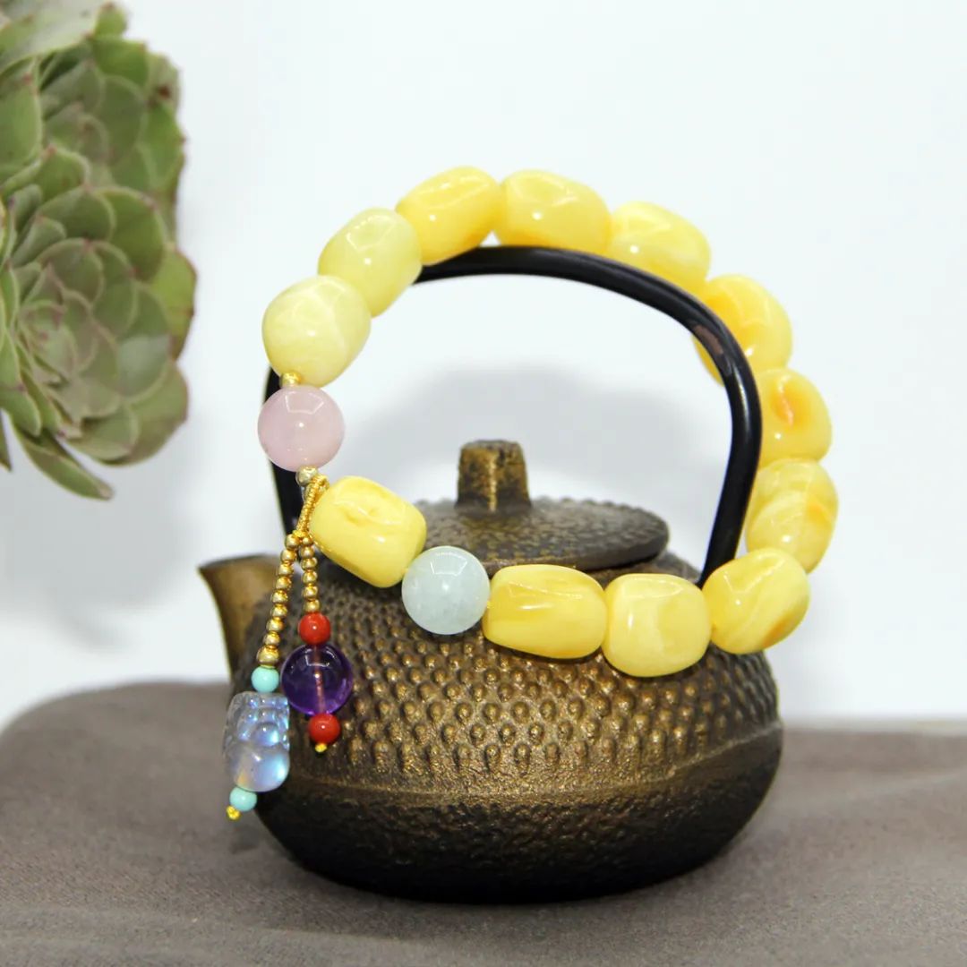 天然琥珀里的蜜蜡,天然琥珀蜜蜡是什么样的