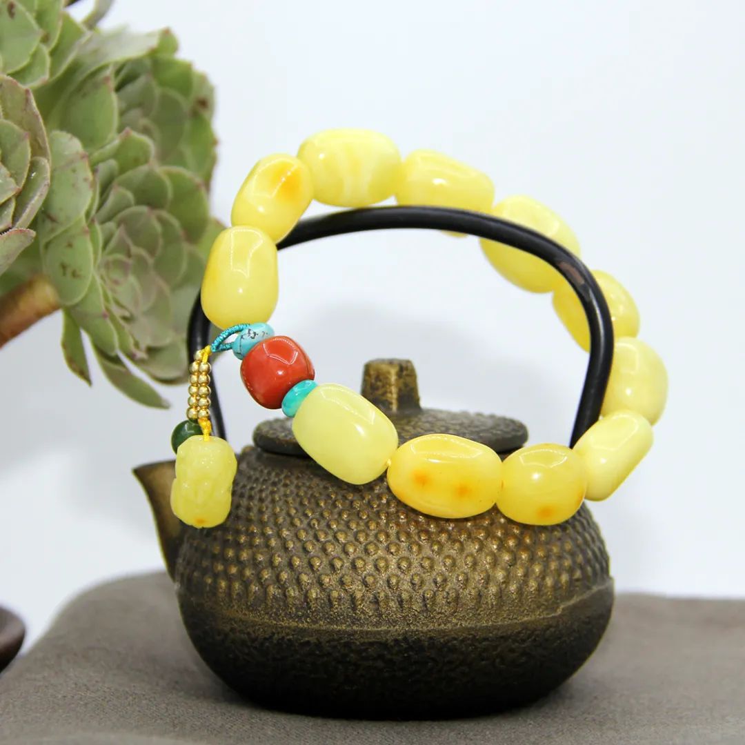 天然琥珀里的蜜蜡,天然琥珀蜜蜡是什么样的