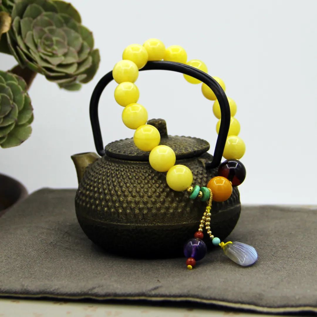 天然琥珀里的蜜蜡,天然琥珀蜜蜡是什么样的