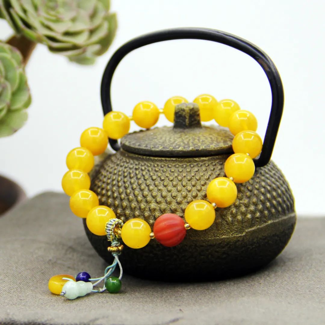 天然琥珀里的蜜蜡,天然琥珀蜜蜡是什么样的