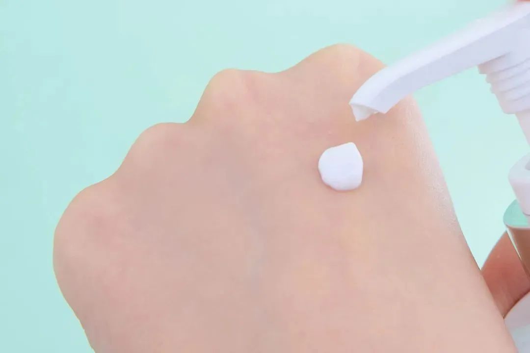 前胸后背长痘用什么药,前胸后背总是长痘怎么办