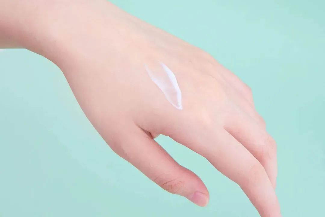 前胸后背长痘用什么药,前胸后背总是长痘怎么办