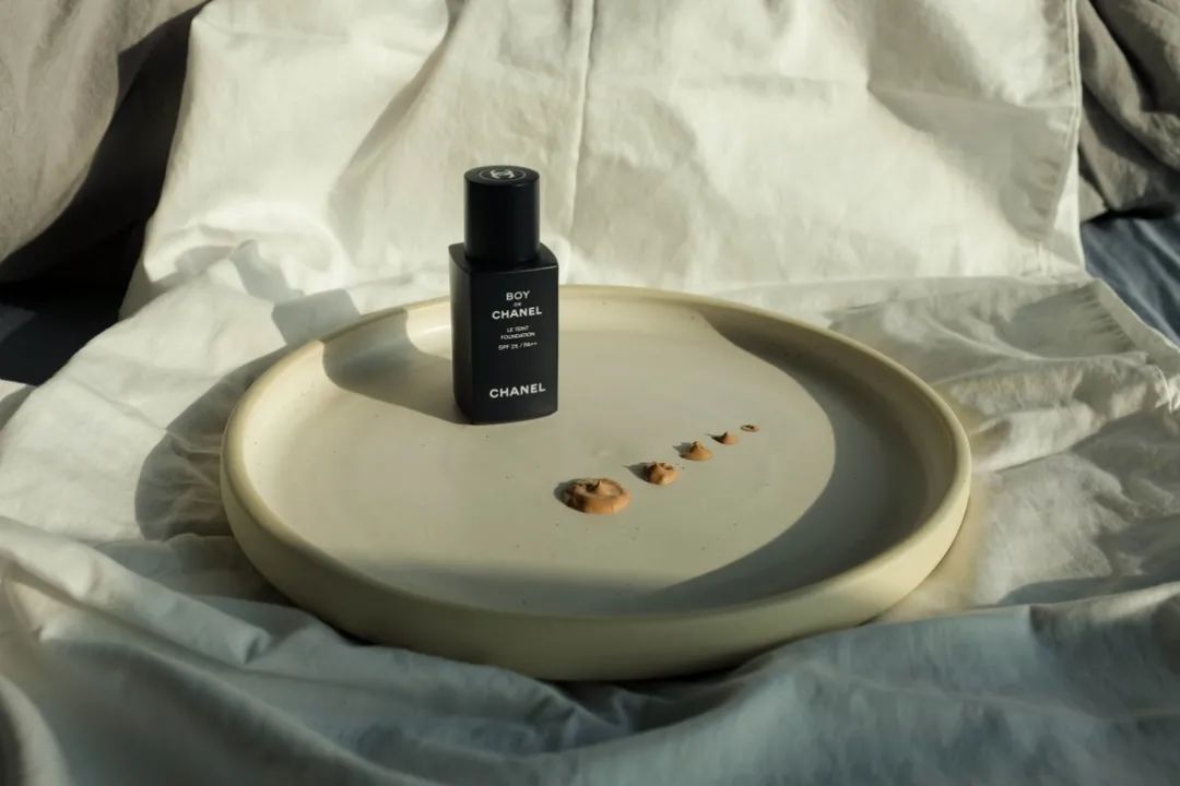 用chanel护肤的女人,女孩用chanel的香水