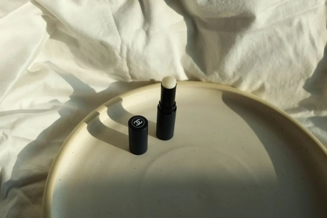 用chanel护肤的女人,女孩用chanel的香水