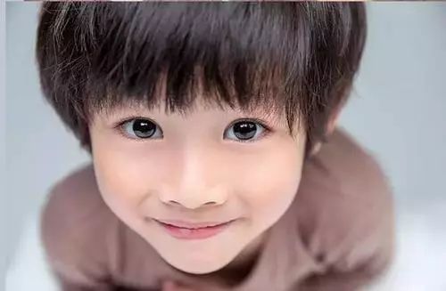 蓝光眼镜能防止小孩看手机,孩子爱看手机戴个防蓝光眼镜