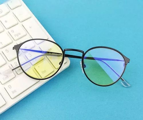 蓝光眼镜能防止小孩看手机,孩子爱看手机戴个防蓝光眼镜