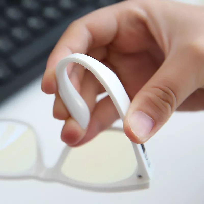 蓝光眼镜能防止小孩看手机,孩子爱看手机戴个防蓝光眼镜