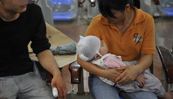 宝宝磕到头时家长应该怎么做,宝宝磕到头了怎么处理