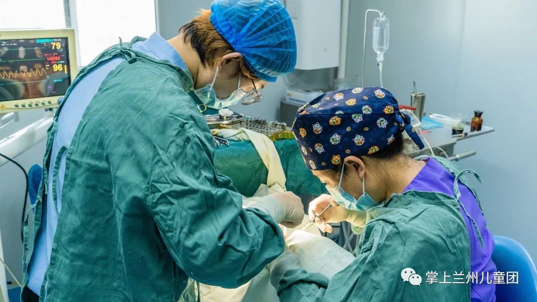 这个周末一起去看电影怎么样,这个周末要一起去游乐园吗