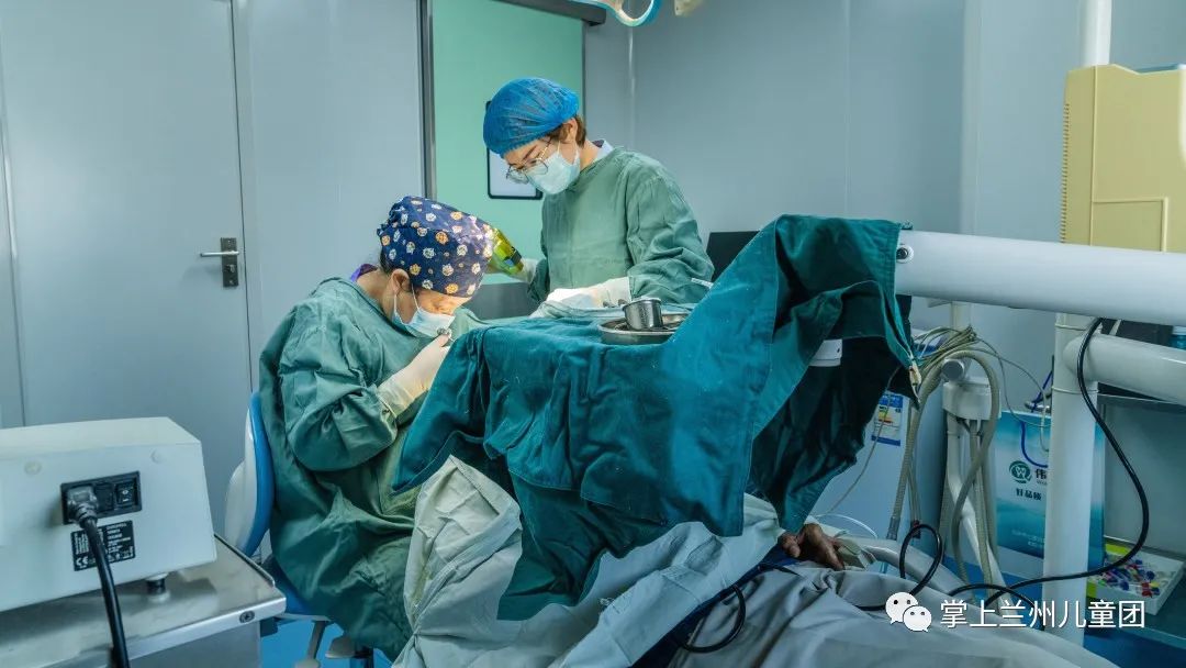 这个周末一起去看电影怎么样,这个周末要一起去游乐园吗