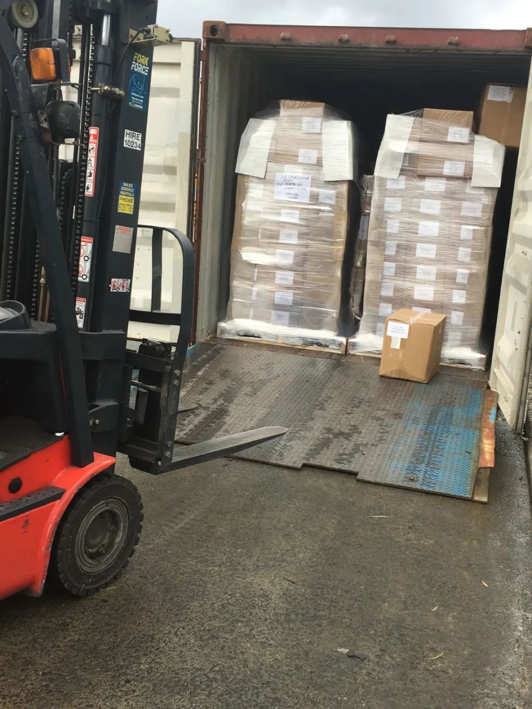 一百多的进口产品,几十万件大量积压原单