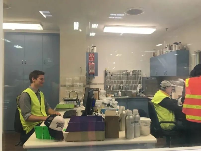 一百多的进口产品,几十万件大量积压原单