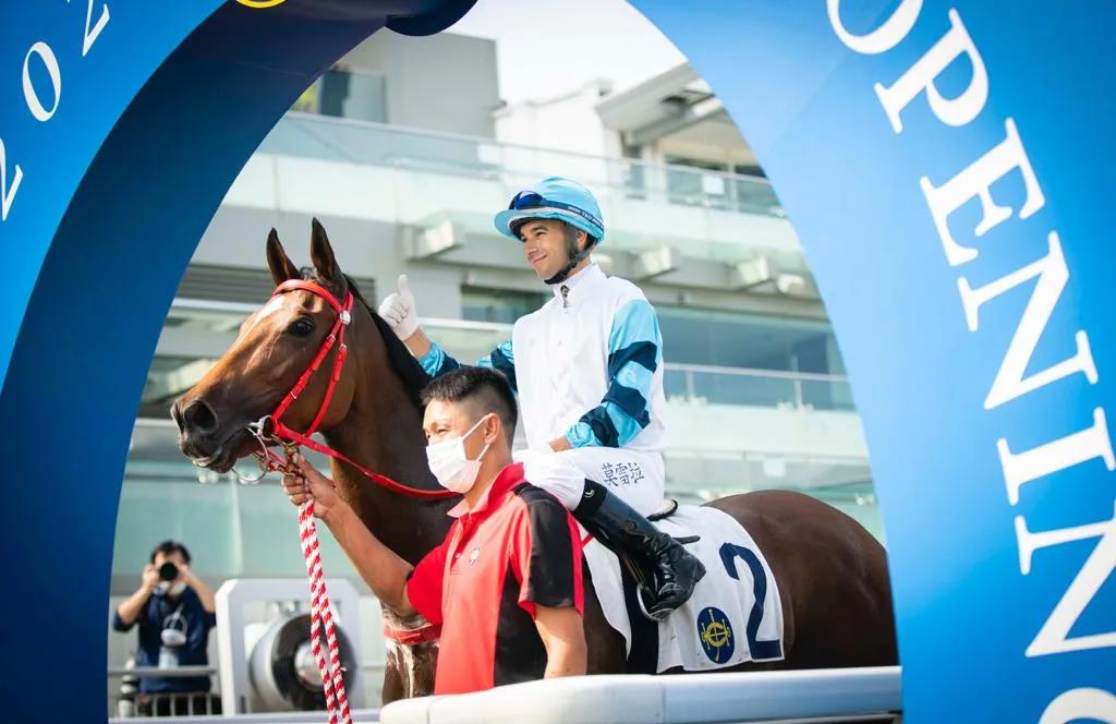 太厉害！昨天香港新马季开锣赛闭门谢客赛马，仅场外总投注额达13.76亿，打破历年纪录