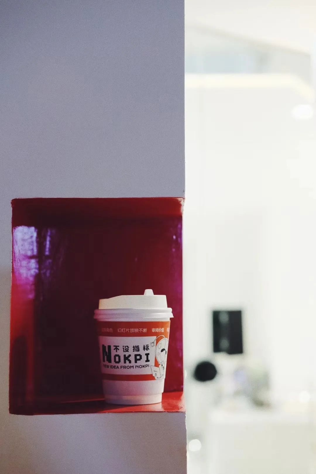 跟着小人物创意快闪打卡15家广州深圳咖啡店，1元换购燕麦奶+限量英伦奶瓶