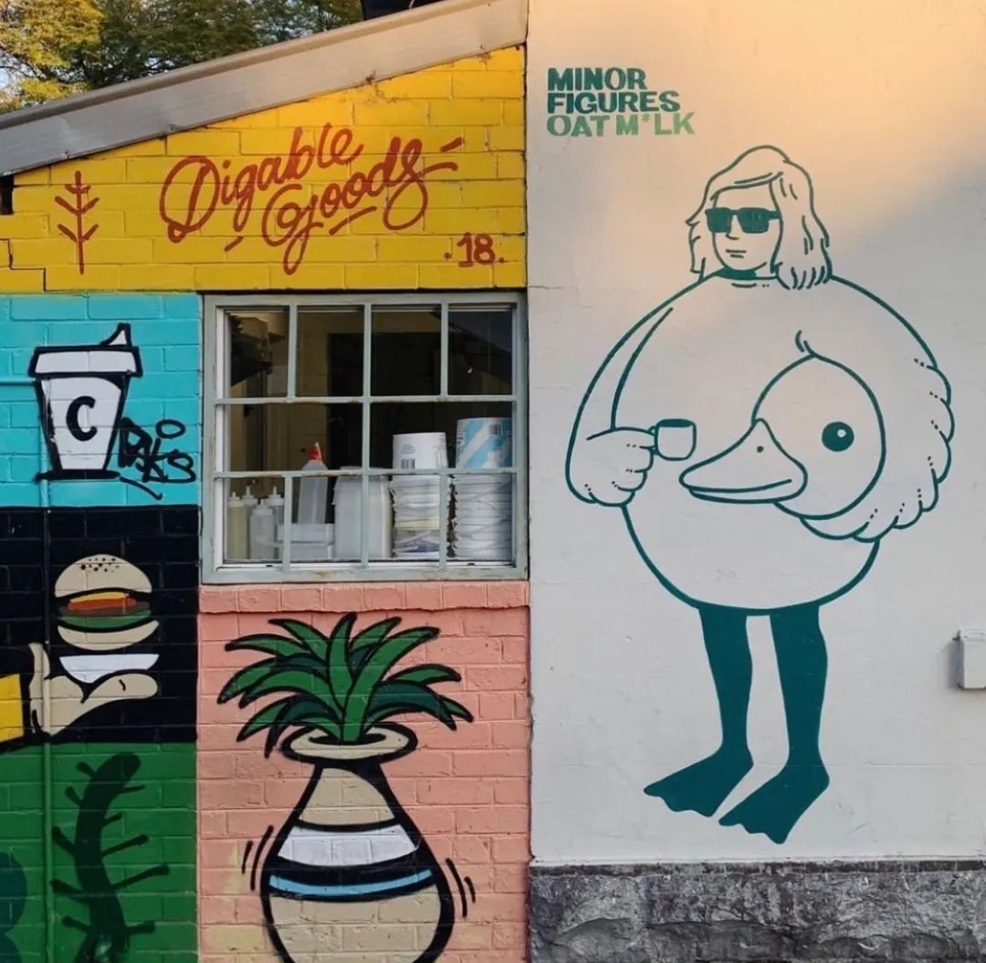 跟着小人物创意快闪打卡15家广州深圳咖啡店，1元换购燕麦奶+限量英伦奶瓶