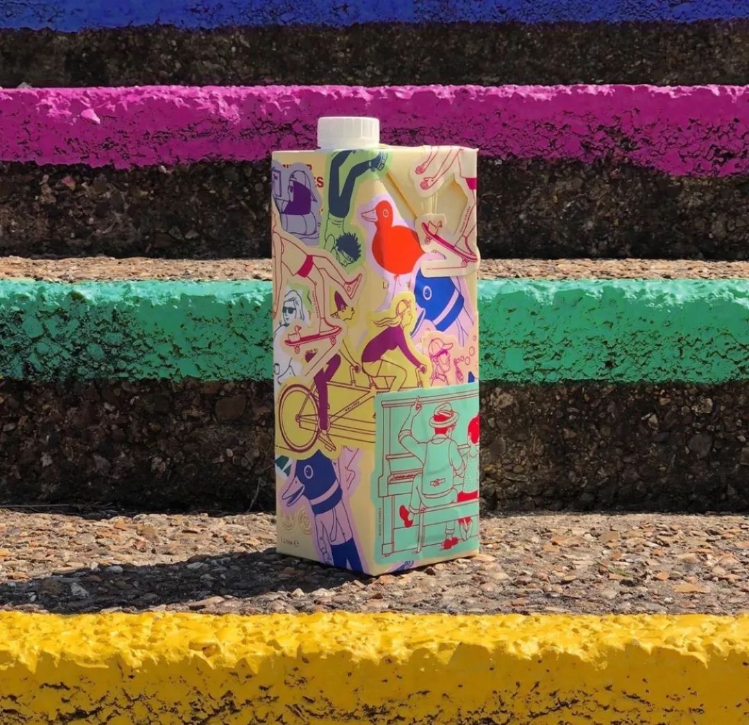 跟着小人物创意快闪打卡15家广州深圳咖啡店，1元换购燕麦奶+限量英伦奶瓶