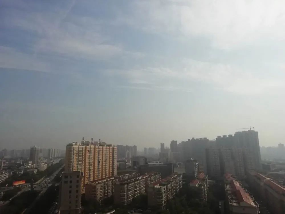 小雨降温注意添衣保暖,小雨淅沥天气凉爽外出需添衣带伞