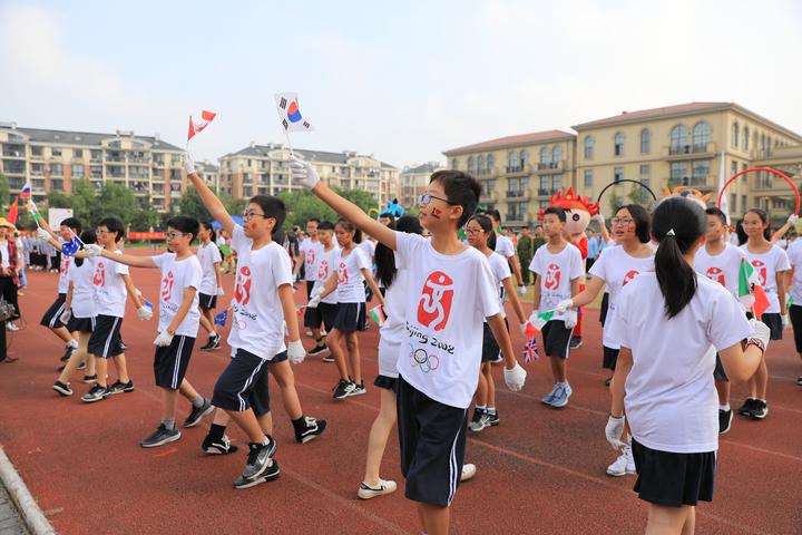 杭州这所学校晒了800多床被子,杭州这个学校怎么样