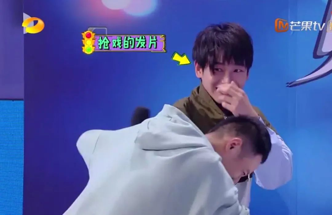 女性头发少头顶秃戴假发片可以吗,假发有的地方秃了怎么补救