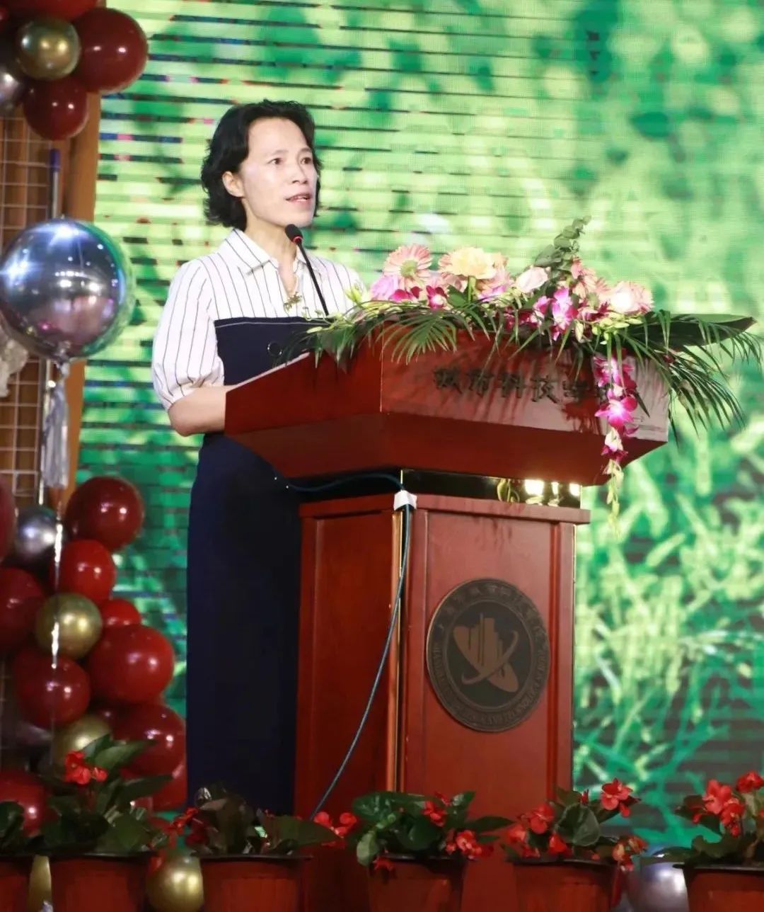 松江这些优秀教师获表彰！有你认识的吗？为他们点赞！