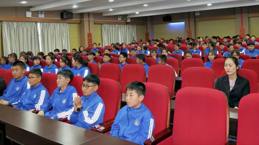 青葱岁月感恩有你写一段话,青葱岁月感谢有你作文