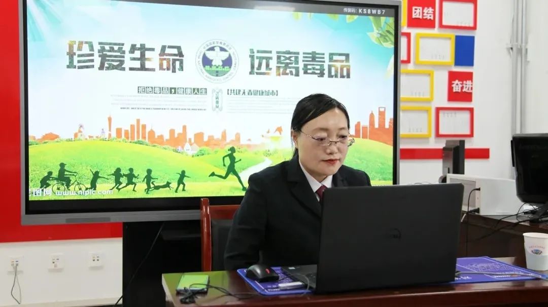 青葱岁月感恩有你写一段话,青葱岁月感谢有你作文