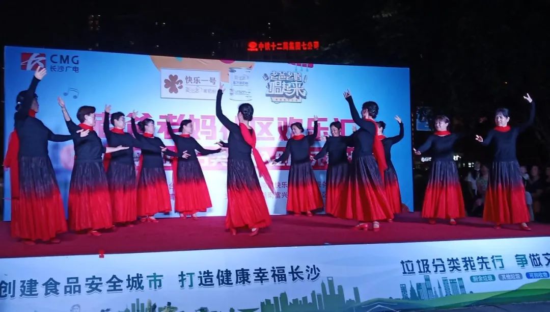 老爸老妈的欢乐嘉年华,老爸老妈旅游开心快乐