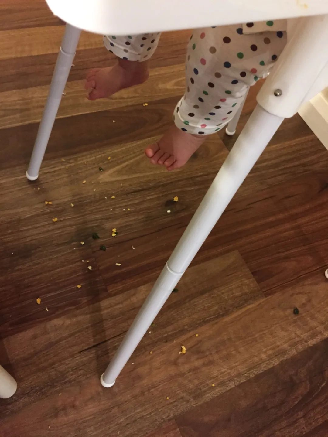 孩子吃东西后乱扔要怎么引导,婴儿乱扔食物怎么处理