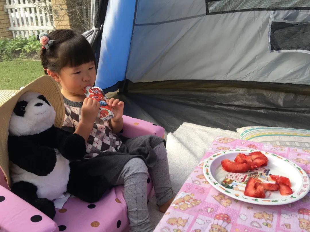 孩子吃东西后乱扔要怎么引导,婴儿乱扔食物怎么处理