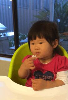 孩子吃东西后乱扔要怎么引导,婴儿乱扔食物怎么处理