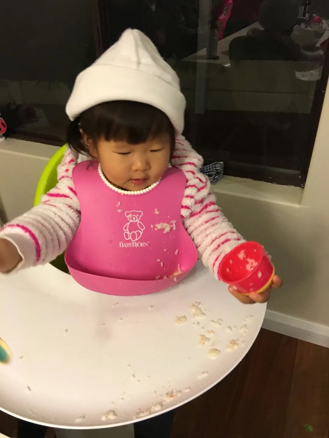 孩子吃东西后乱扔要怎么引导,婴儿乱扔食物怎么处理